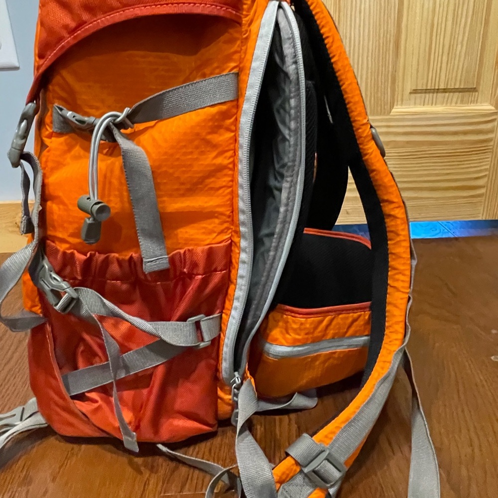 Amazon basics camera backpack - Picture 5 of 6